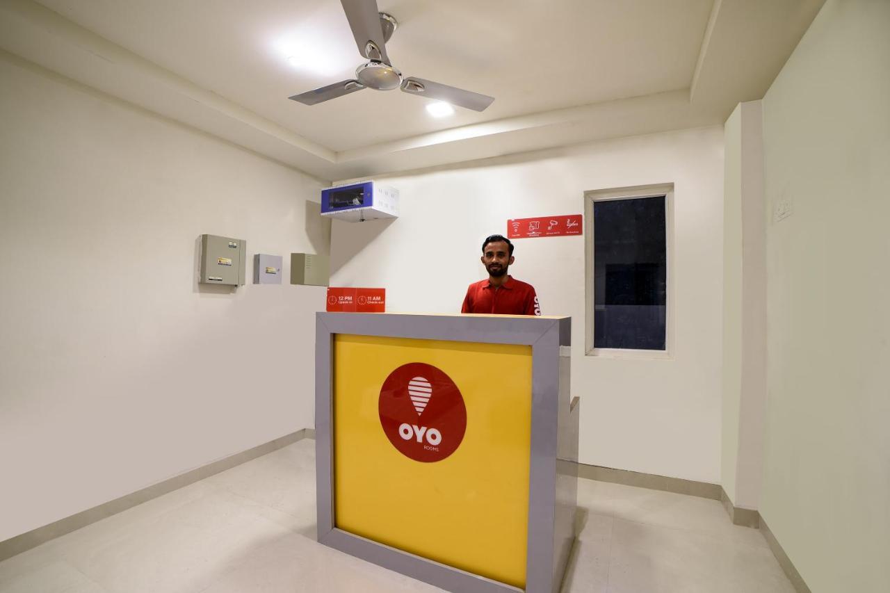 Oyo 16606 Iconic Living Hyderabad Exterior foto
