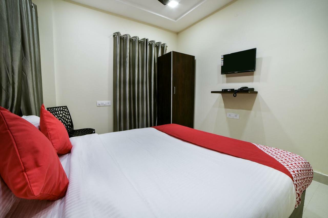 Oyo 16606 Iconic Living Hyderabad Exterior foto